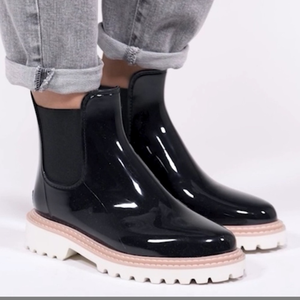 Dolce Vita Stormy rain boots - new no tags
